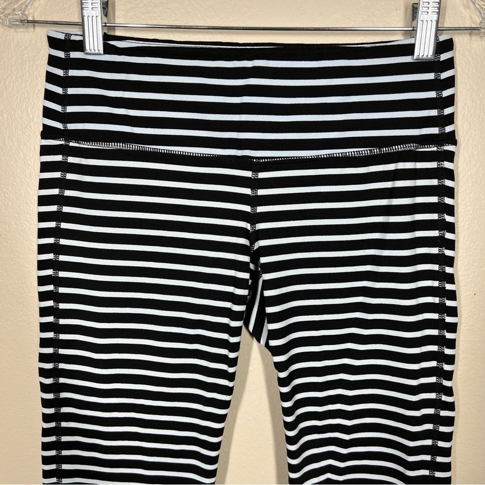 Athleta Chaturanga Capri Crop Leggings Black White Stripe Small Style 243095 - Picture 3 of 11